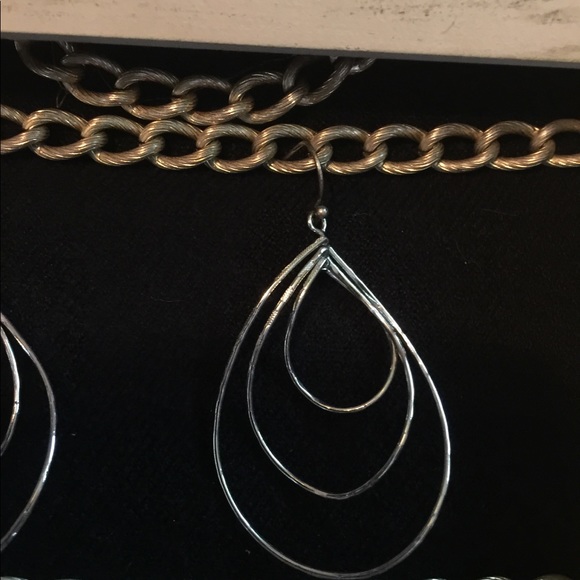 Earrings - Picture 2 of 5